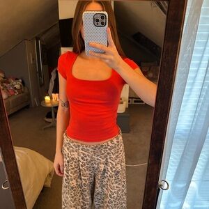 Old Navy scoop neck tee!